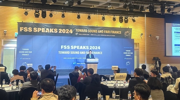 김성욱 금감원 기획조정국장이 ‘FSS SPEAKS 2024' 에서 외국계 금융사 감독·검사 방향에 대해 설명하고 있다.